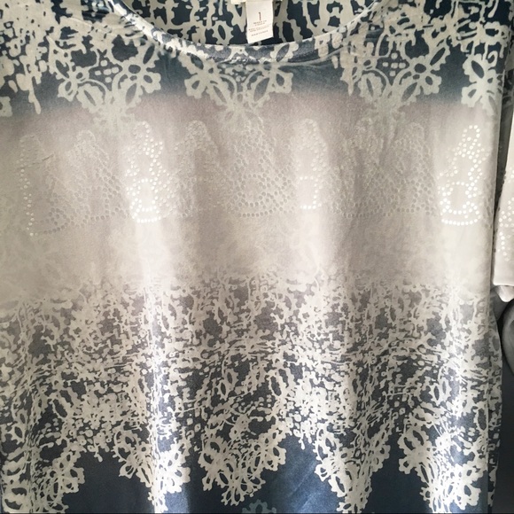 🖤 Chico's Velour Printed Top - Picture 3 of 4